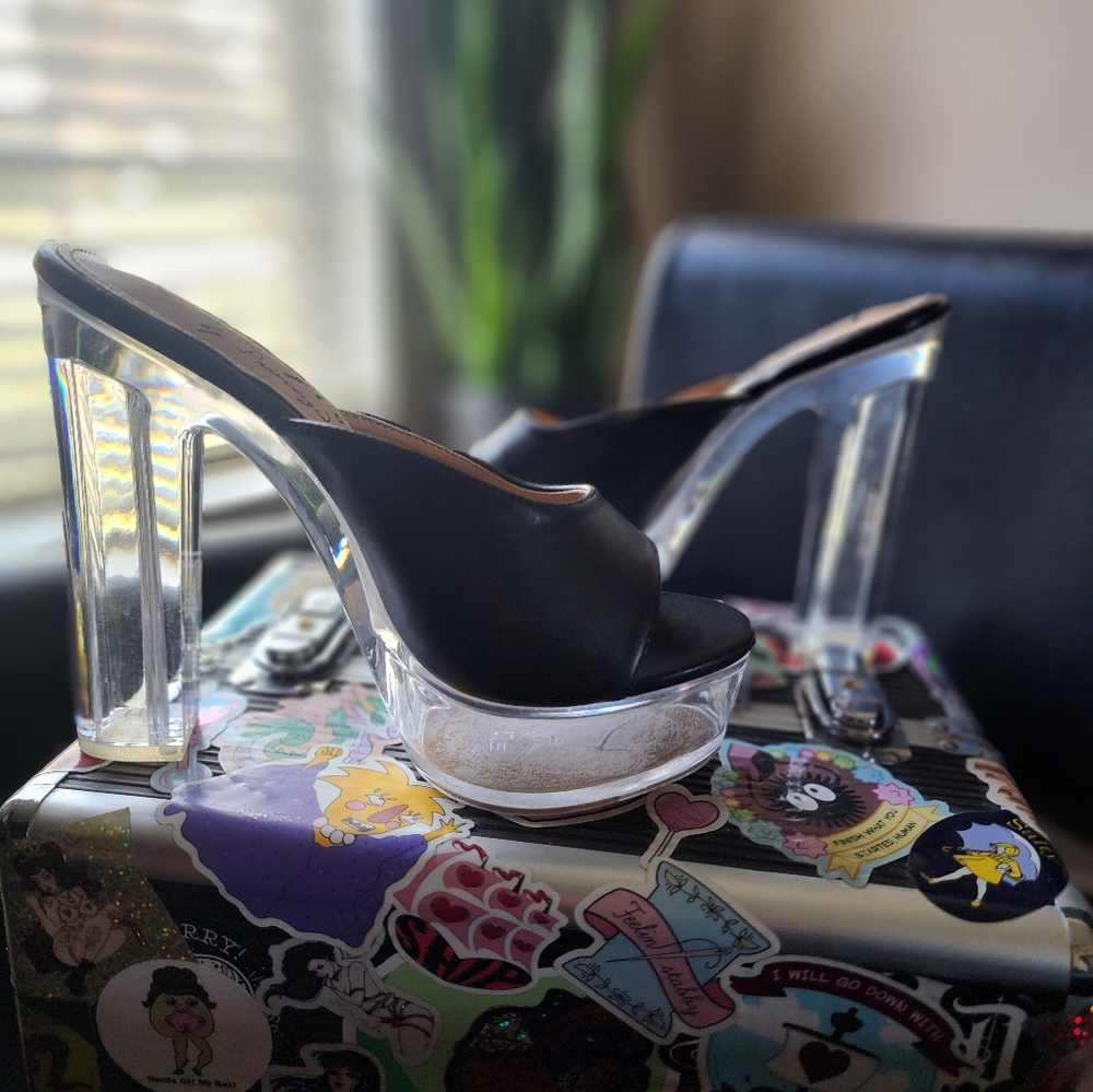 Lemon Drip Clear Pumps